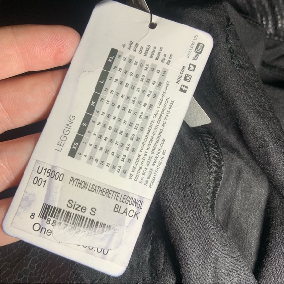 NWT Hue Black Reptile Python Leatherette Leggings size Small - Picture 3 of 11